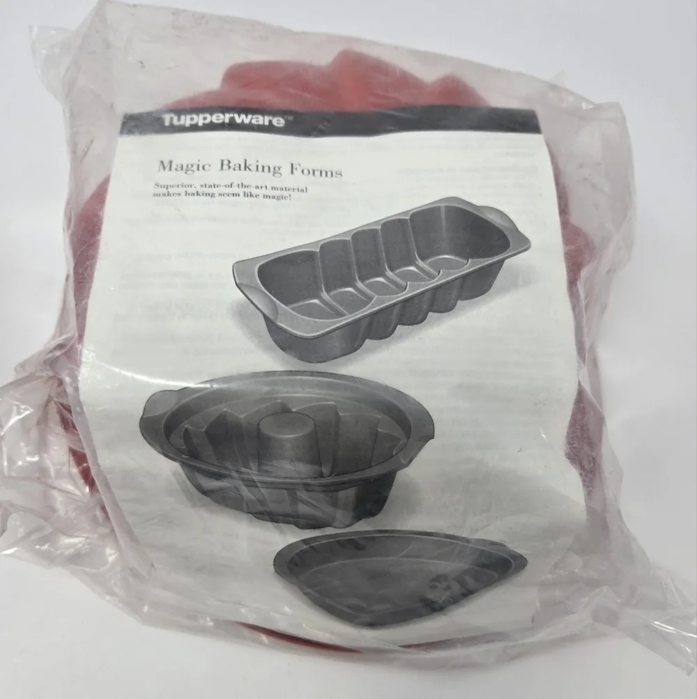 NOS TUPPERWARE MAGIC BAKEWARE SILICONE BAKING SET ROUND HEART BUNDT PAN SET OF 3
